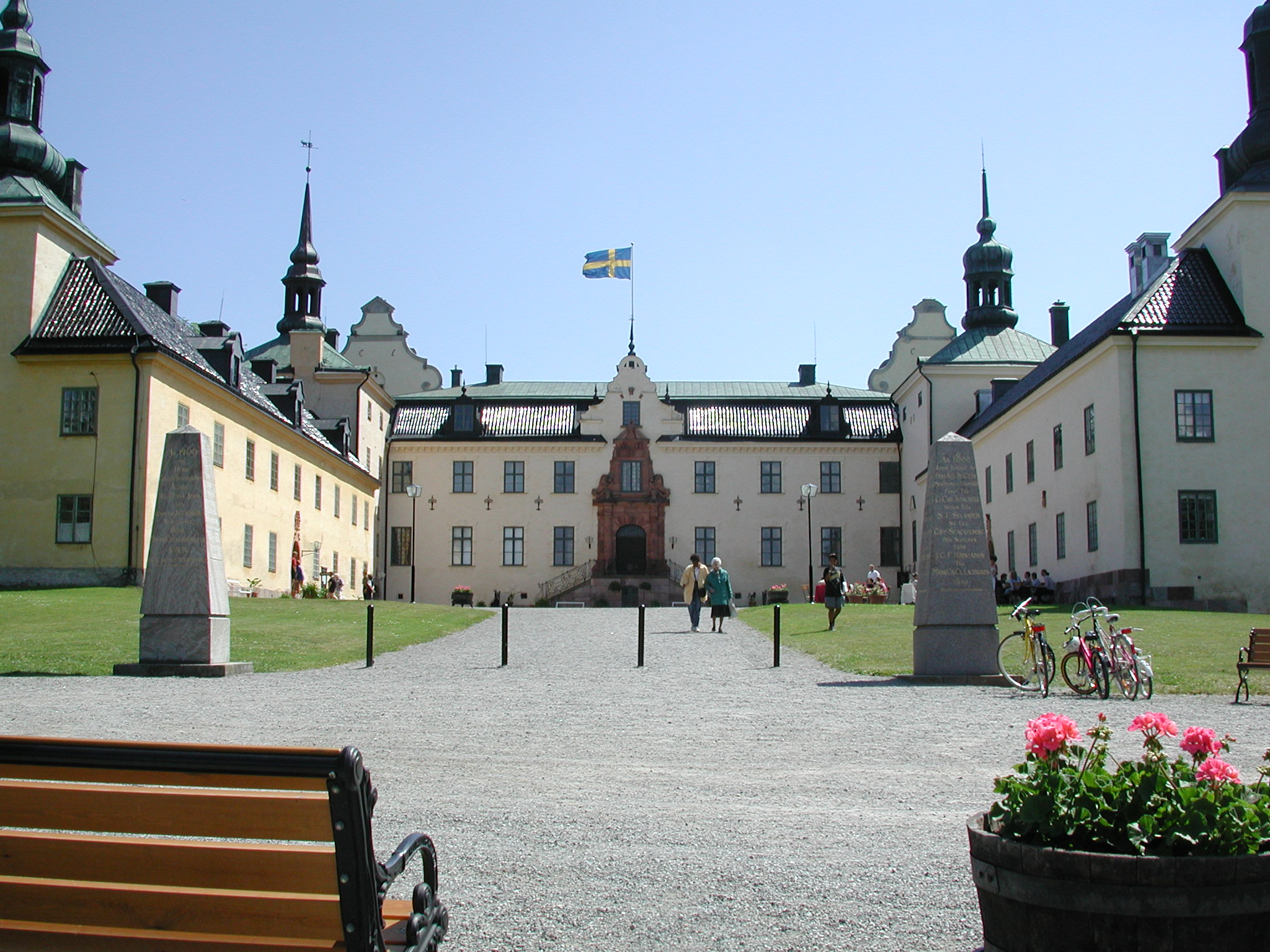 Vy in mot slottsgården på Tyreö slott.